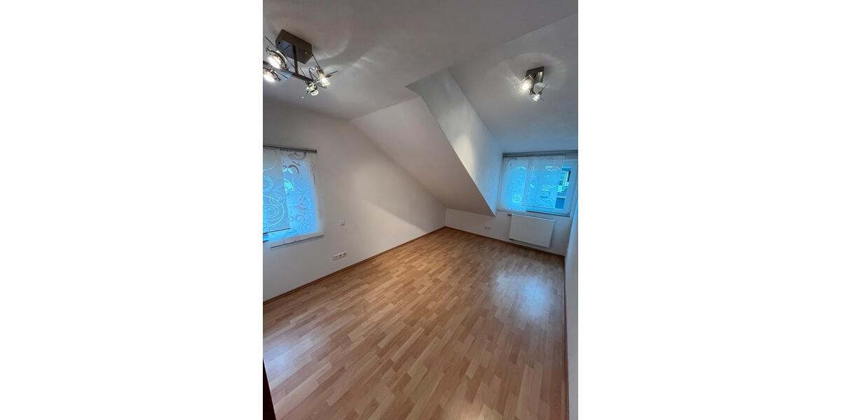 Dachgeschoßwohnung Stödtlen - 4 Zimmer, 120 m&sup2;, 799&euro; | Angebot:25886785