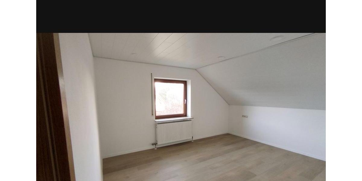 Dachgeschoßwohnung Böbingen an der Rems - 3.5 Zimmer, 82 m&sup2;, 900&euro; | Angebot:26003096