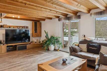 Haus Unterschneidheim - 9 Zimmer, 272 m&sup2;, 899.000&euro; | Angebot:24796321