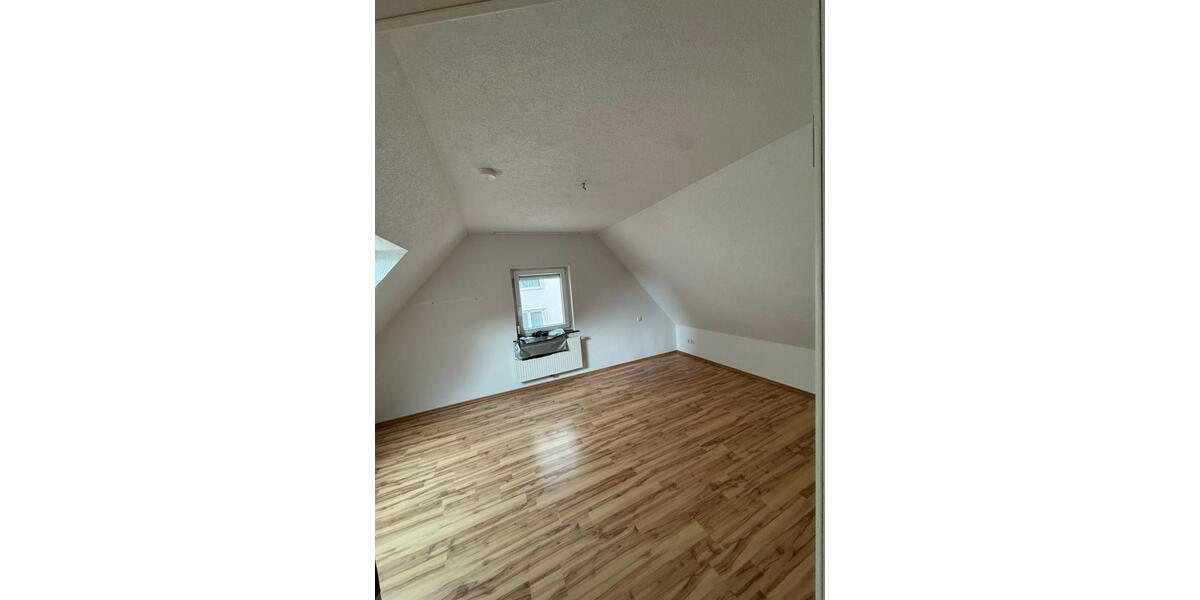 Etagenwohnung Aalen - 4 Zimmer, 110 m&sup2;, 1.100&euro; | Angebot:26041290