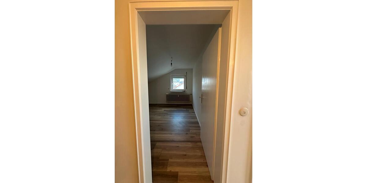 Dachgeschoßwohnung Aalen Dewangen - 3 Zimmer, 71 m&sup2;, 1.050&euro; | Angebot:26356173