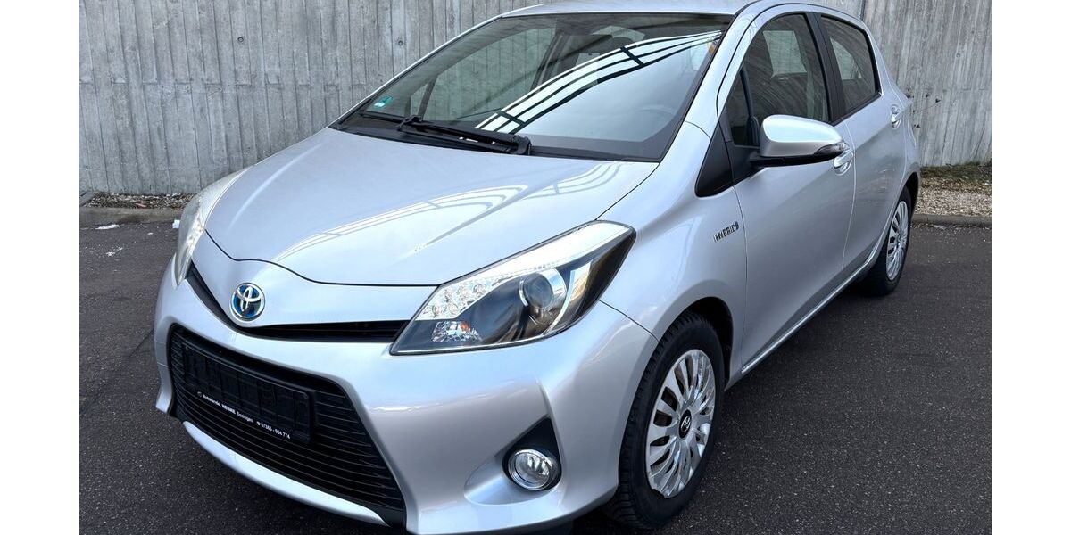 Toyota Yaris 69.000 km 8.900 &euro; Essingen­­­ 73457