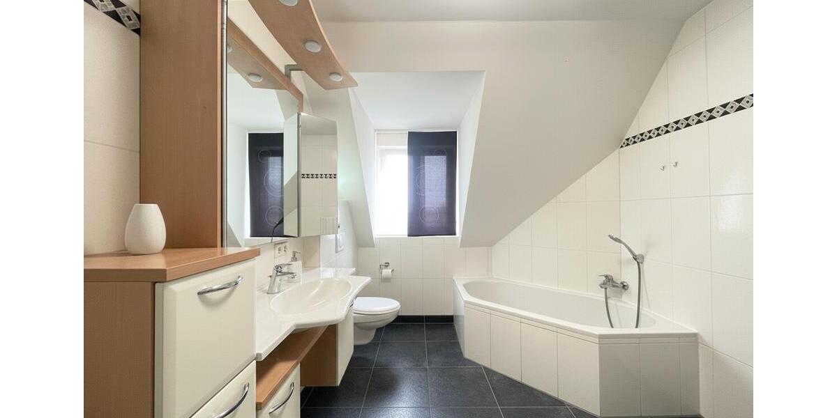 Doppelhaushälfte Nördlingen - 8 Zimmer, 161 m&sup2;, 1.670&euro; | Angebot:26564064