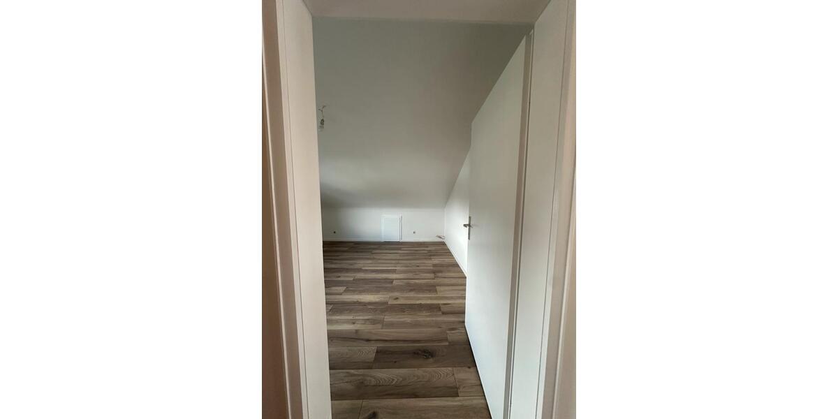 Dachgeschoßwohnung Aalen Dewangen - 3 Zimmer, 71 m&sup2;, 1.050&euro; | Angebot:26356173
