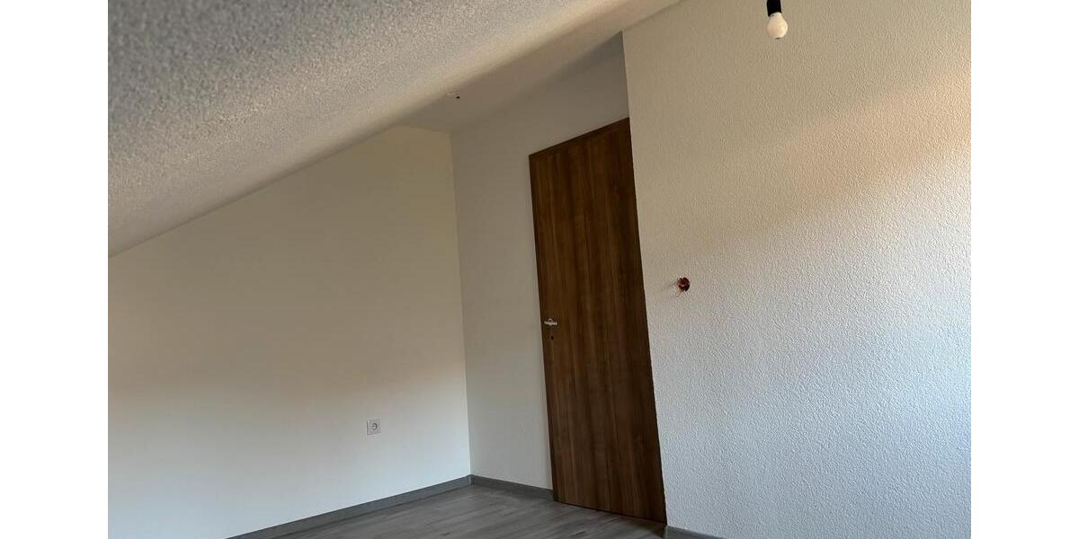 Dachgeschoßwohnung Aalen Attenhofen - 3 Zimmer, 75 m&sup2;, 850&euro; | Angebot:25844622