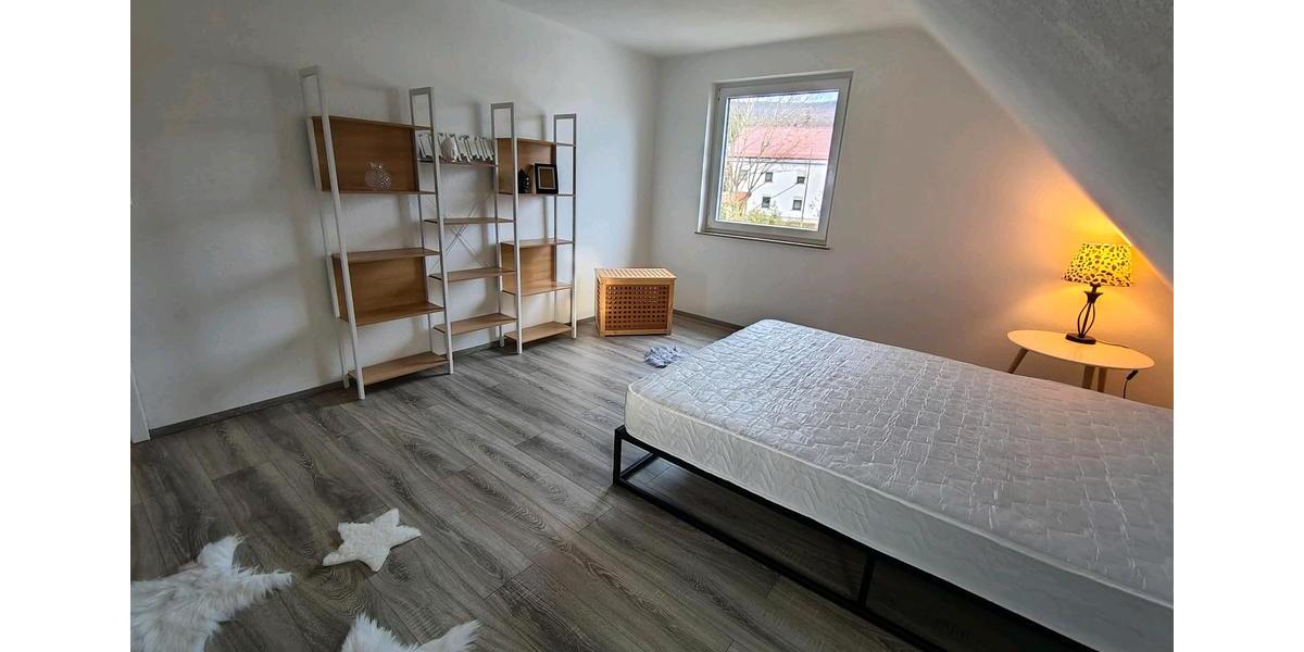 Dachgeschoßwohnung Aalen Unterkochen - 3 Zimmer, 75 m&sup2;, 1.200&euro; | Angebot:26625617