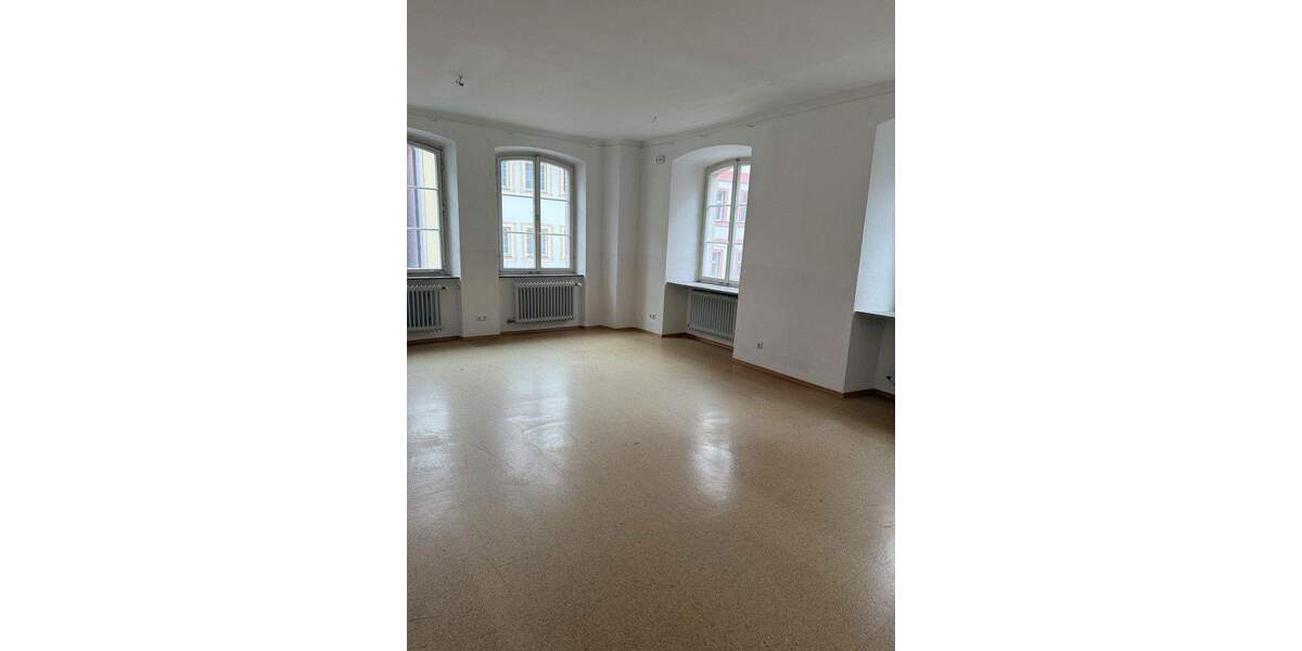 Etagenwohnung Ellwangen - 6 Zimmer, 136 m&sup2;, 1.360&euro; | Angebot:25657526