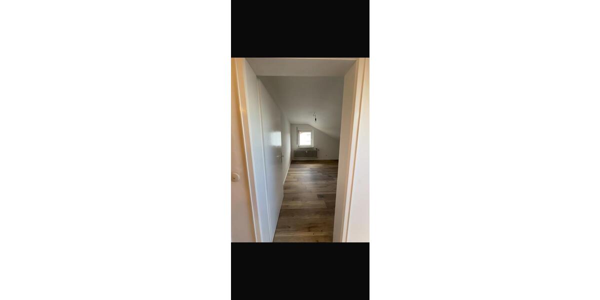 Dachgeschoßwohnung Aalen Dewangen - 3 Zimmer, 71 m&sup2;, 1.050&euro; | Angebot:26634524