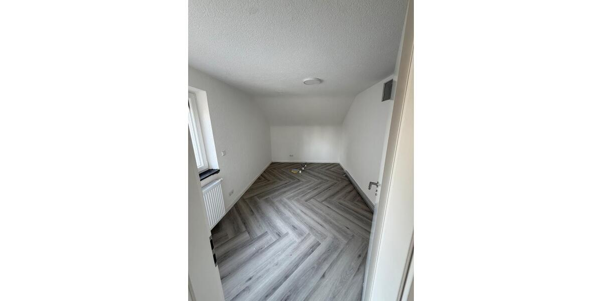 Dachgeschoßwohnung Täferrot - 2 Zimmer, 60 m&sup2;, 1.000&euro; | Angebot:25802928