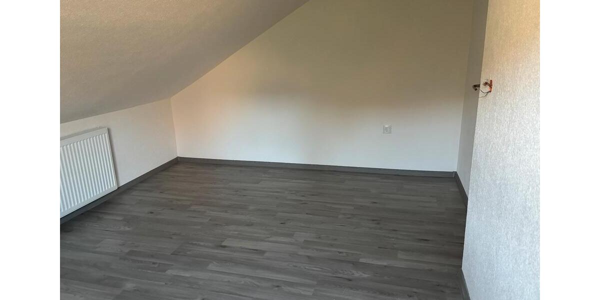 Dachgeschoßwohnung Aalen Attenhofen - 3 Zimmer, 75 m&sup2;, 850&euro; | Angebot:25844622