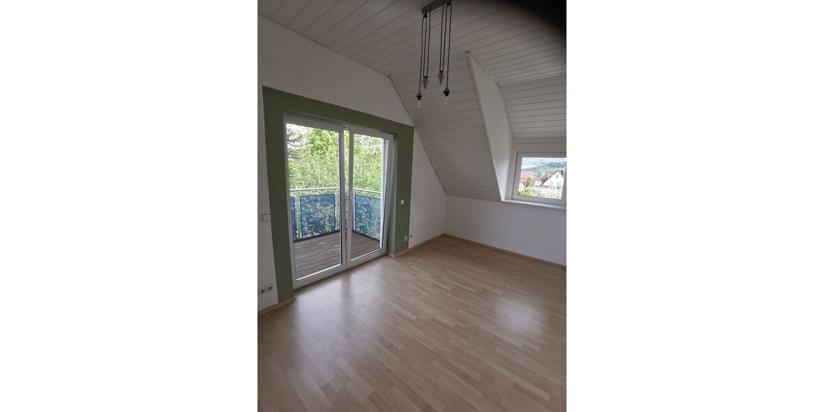 Moderne 4,5-Zimmer Dachgeschosswohnung mit Balkon & EBK - Appartement Schwäbisch Gmünd Bargau | Angebot:27492971
