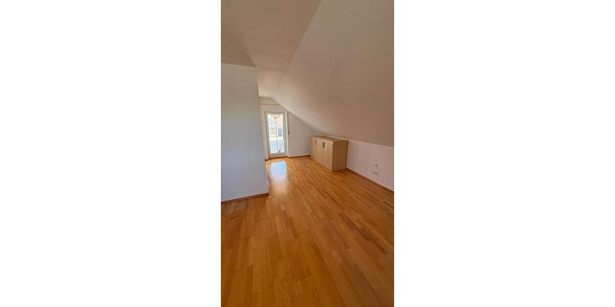 Dachgeschoßwohnung Nördlingen - 3 Zimmer, 90 m&sup2;, 980&euro; | Angebot:26018712