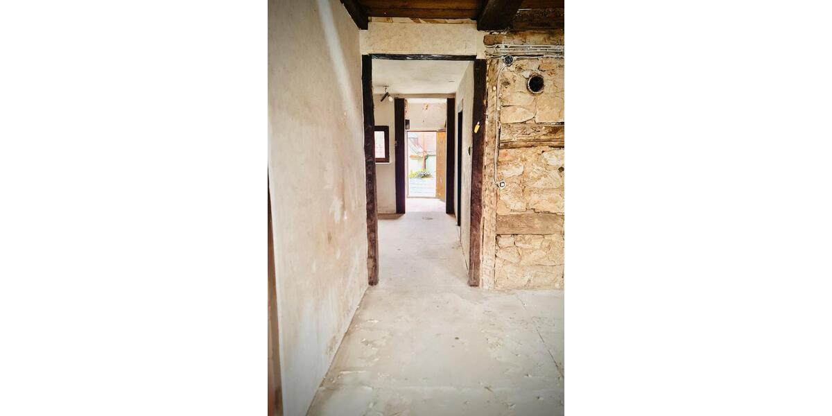 Doppelhaushälfte Ellwangen (Jagst) - 6 Zimmer, 180 m&sup2;, 120.000&euro; | Angebot:27077214