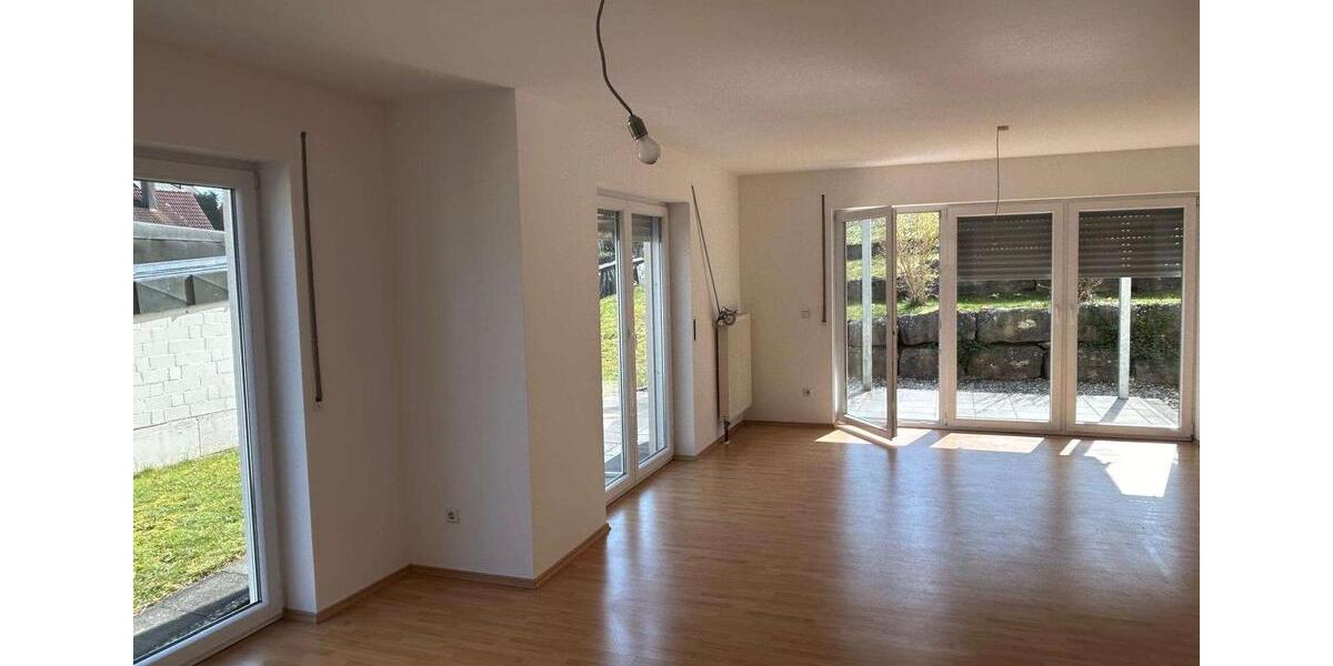 Etagenwohnung Oberkochen - 4.5 Zimmer, 103 m&sup2;, 1.200&euro; | Angebot:25887867