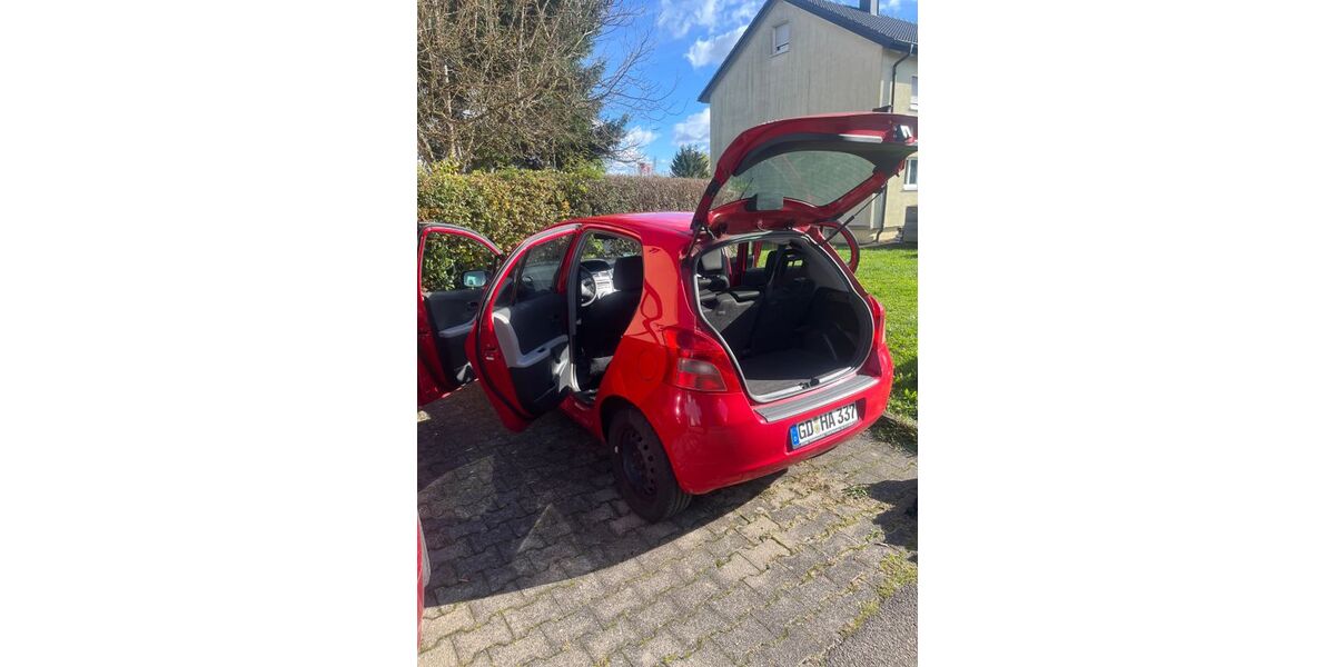Toyota Yaris 156.000 km 2.300 &euro; Schwäbisch Gmünd 73527