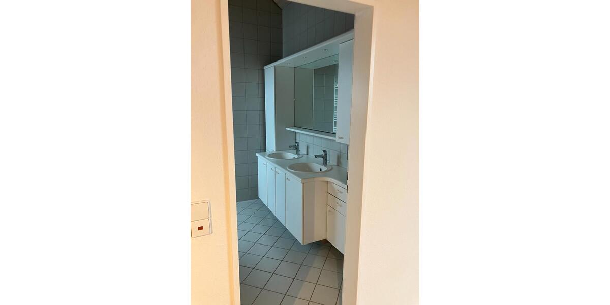 Dachgeschoßwohnung Aalen Dewangen - 4.5 Zimmer, 95 m&sup2;, 1.200&euro; | Angebot:26407612