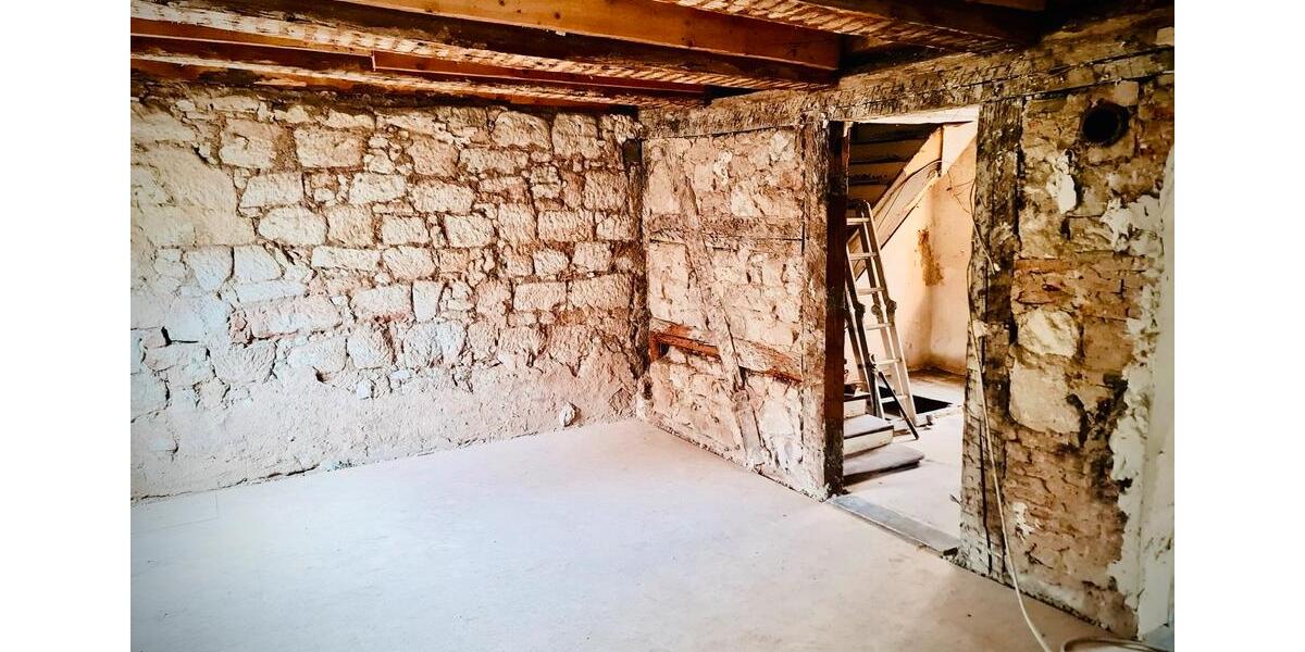 Doppelhaushälfte Ellwangen (Jagst) - 6 Zimmer, 180 m&sup2;, 120.000&euro; | Angebot:27077214