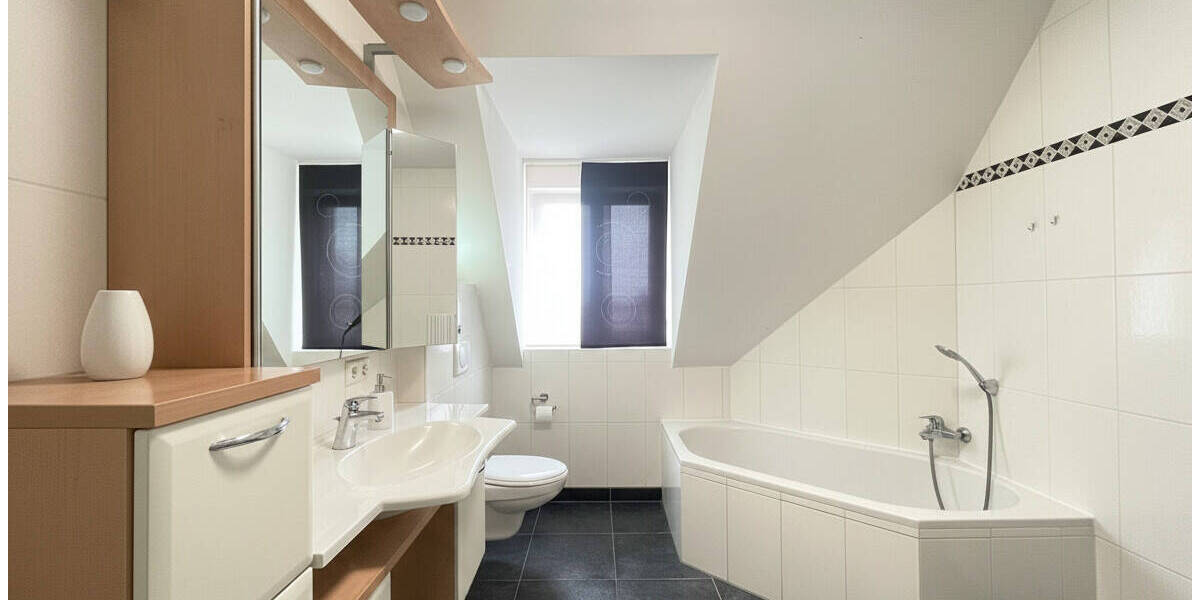 Doppelhaushälfte Nördlingen - 8 Zimmer, 161 m&sup2;, 1.670&euro; | Angebot:26568521