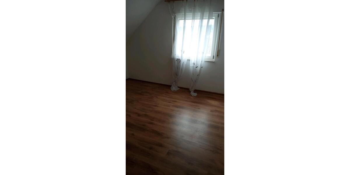 Etagenwohnung Gschwend - 3 Zimmer, 90 m&sup2;, 650&euro; | Angebot:26041977