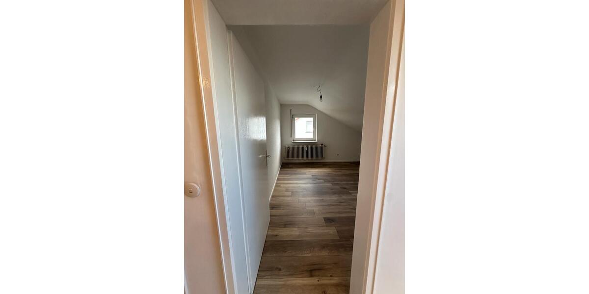 Dachgeschoßwohnung Aalen Dewangen - 3 Zimmer, 71 m&sup2;, 1.050&euro; | Angebot:26356173