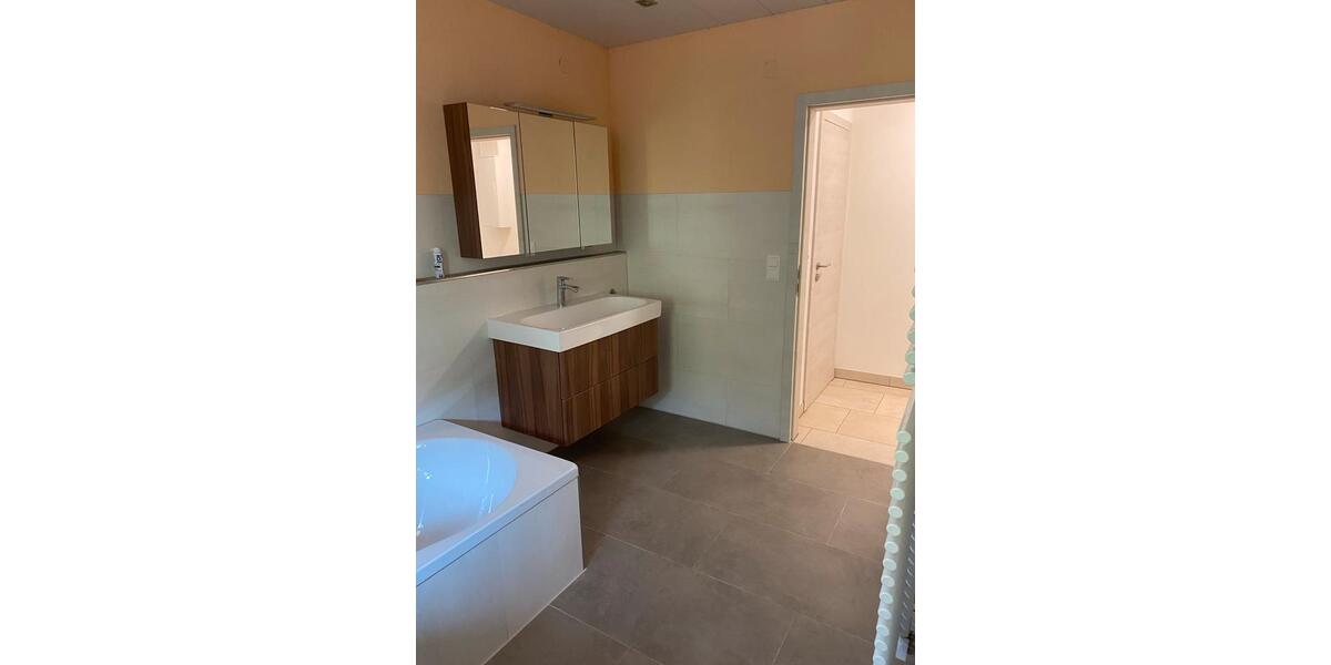 Etagenwohnung Lorch - 3.5 Zimmer, 86 m&sup2;, 1.200&euro; | Angebot:26654975
