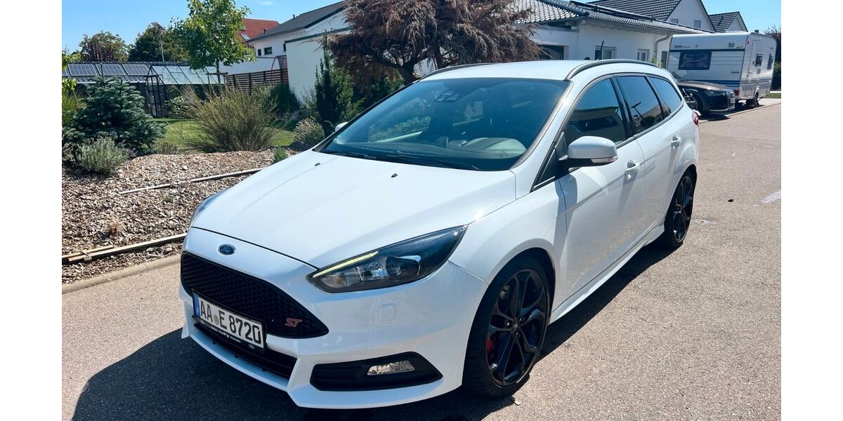 Ford Focus 63.000 km 17.500 &euro; Ruppertshofen bei Schwäbisch Gmünd 73577
