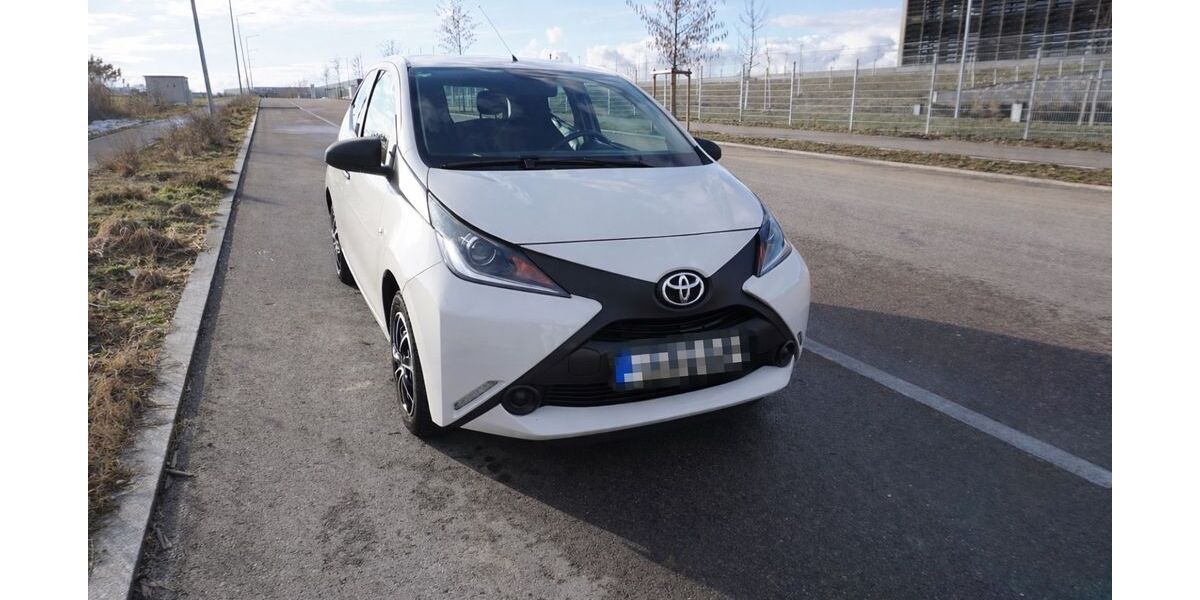 Toyota Aygo (X) 109.000 km 6.699 &euro; Heubach 73540