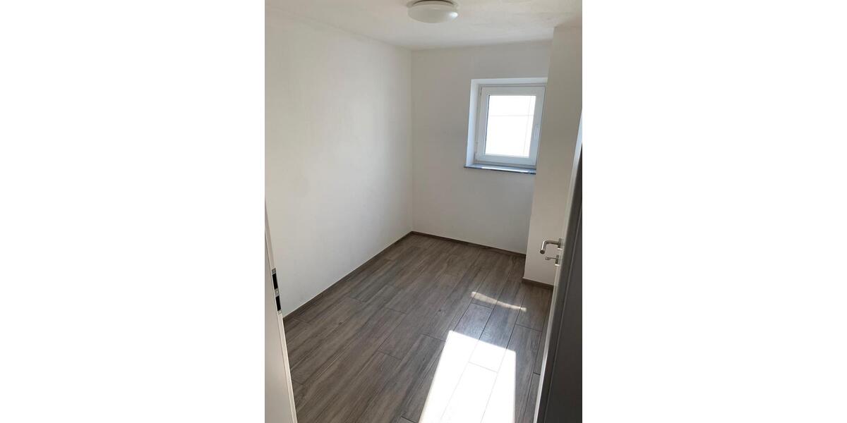 Reihenhaus Schwäbisch Gmünd - 8 Zimmer, 140 m&sup2;, 1.500&euro; | Angebot:27643046