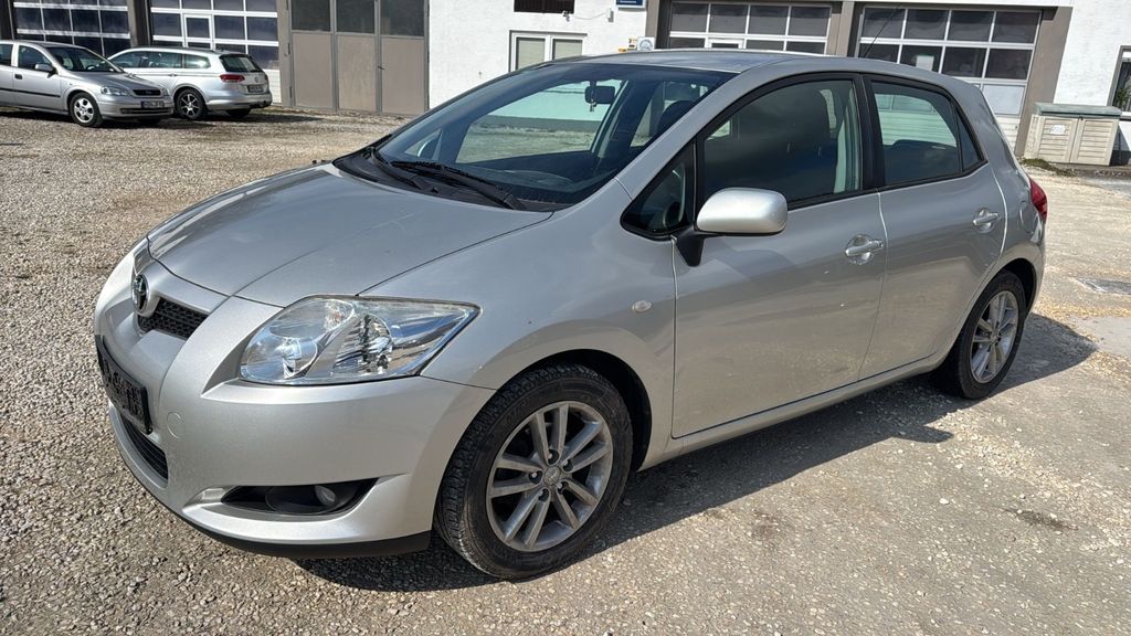 Toyota Auris 118.000 km 3.800 &euro; Königsbronn 89551