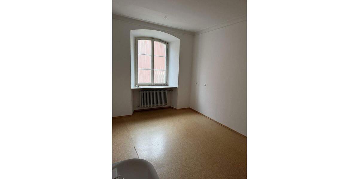 Etagenwohnung Ellwangen - 6 Zimmer, 136 m&sup2;, 1.360&euro; | Angebot:25657526