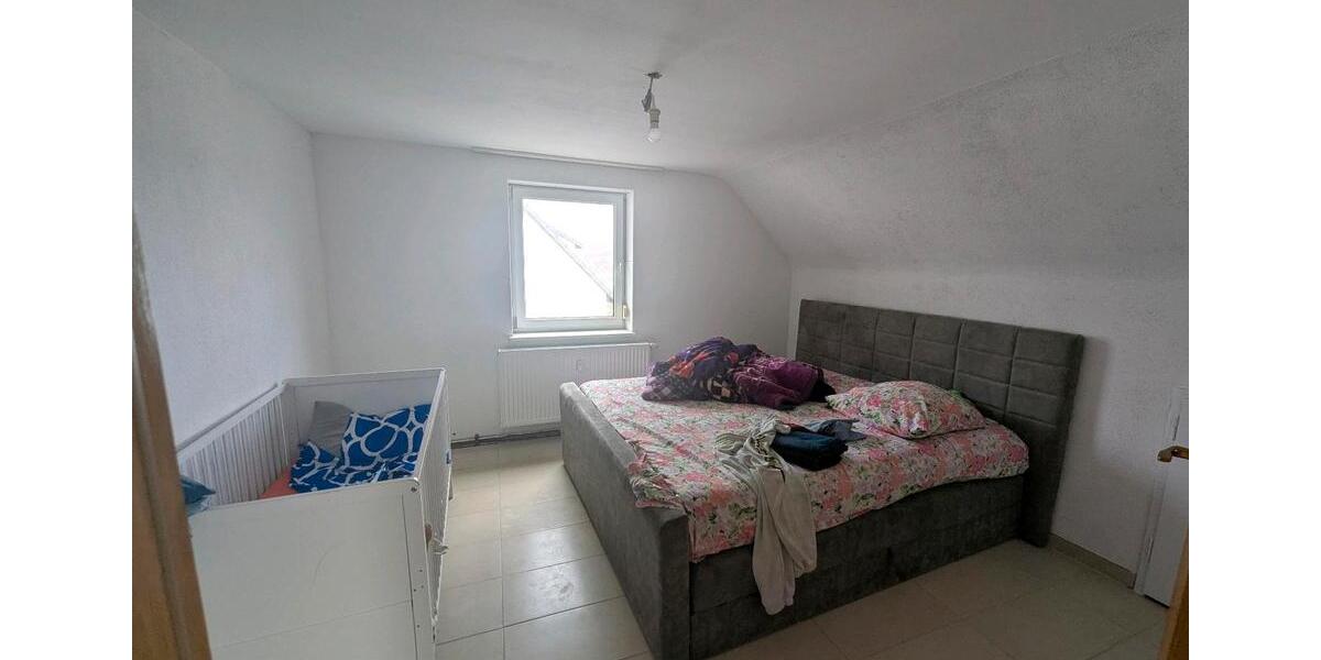 Dachgeschoßwohnung Oberkochen - 4 Zimmer, 90 m&sup2;, 1.200&euro; | Angebot:25965683