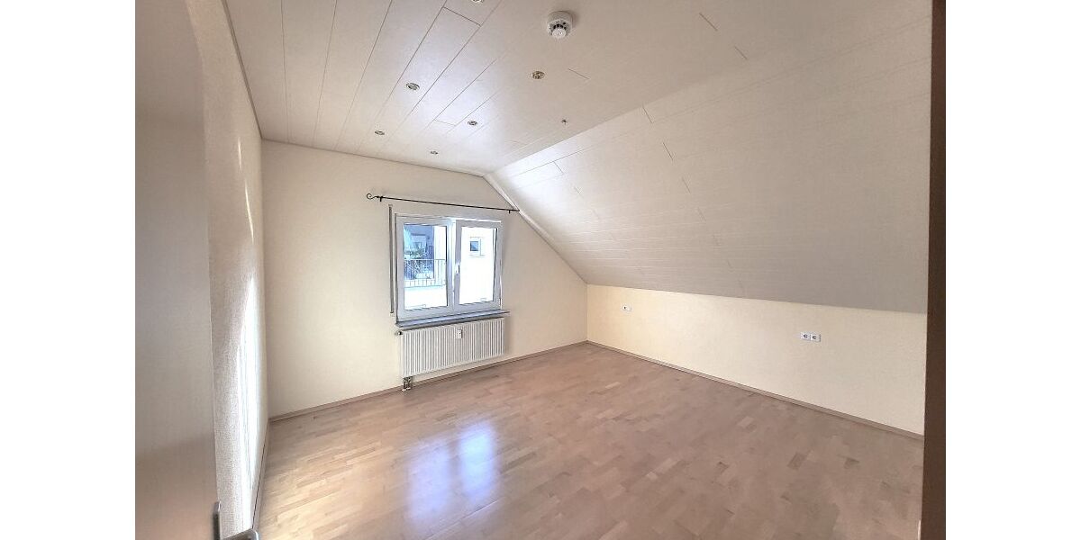 Provisionsfrei* EINZIEHEN & WOHLFÜHLEN 5 Zi.- Penthousefelling inkl. 2 Stpl. + EBK - Dachgeschoßwohnung Lorch | Angebot:27020705