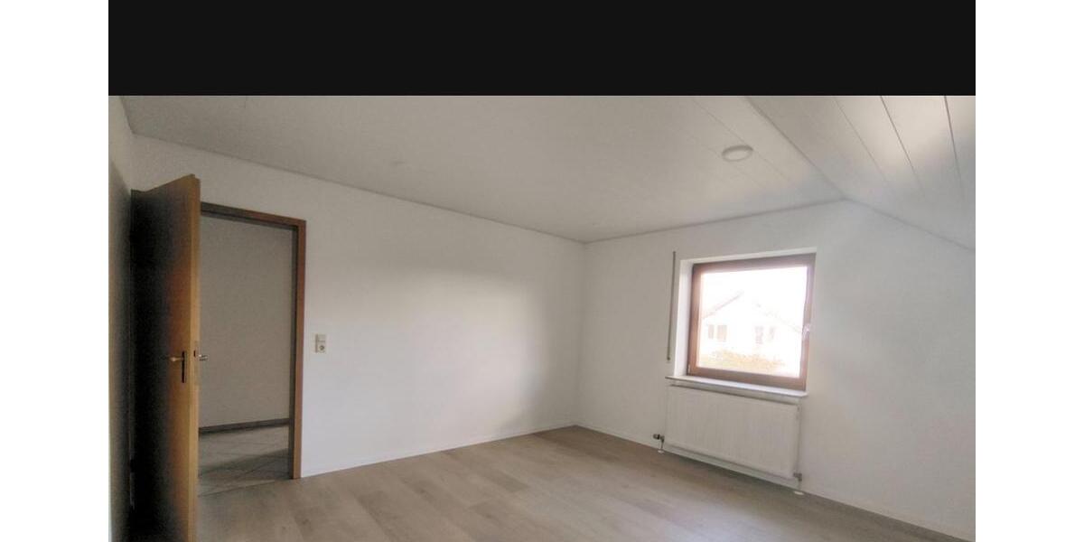 Dachgeschoßwohnung Böbingen an der Rems - 3.5 Zimmer, 82 m&sup2;, 900&euro; | Angebot:26003096