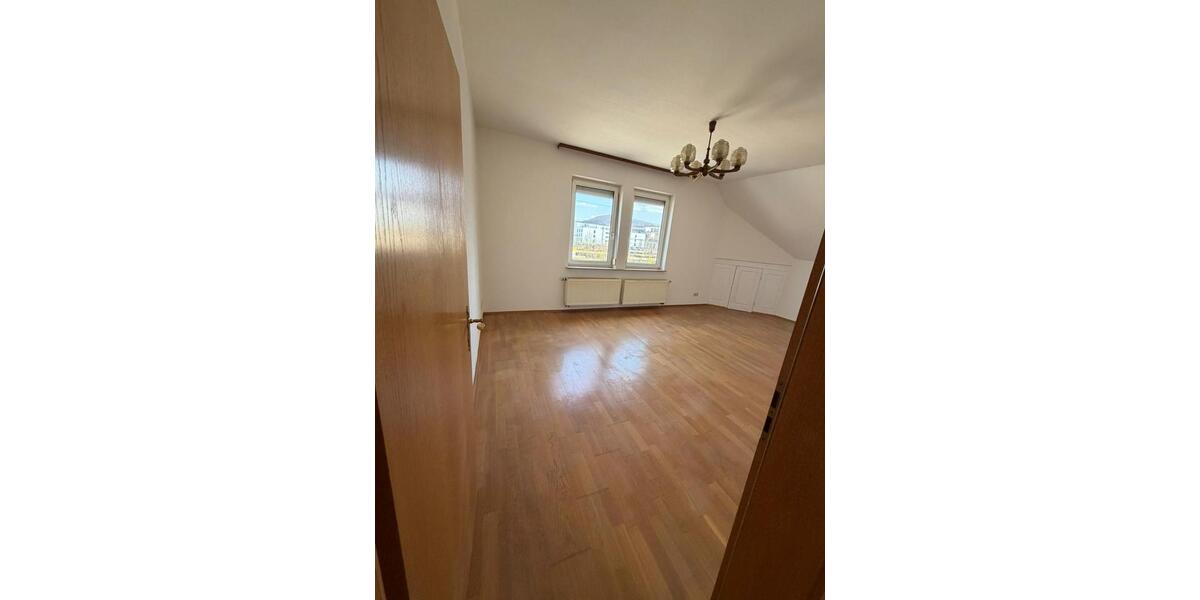 Etagenwohnung Aalen - 5 Zimmer, 120 m&sup2;, 1.500&euro; | Angebot:25920934