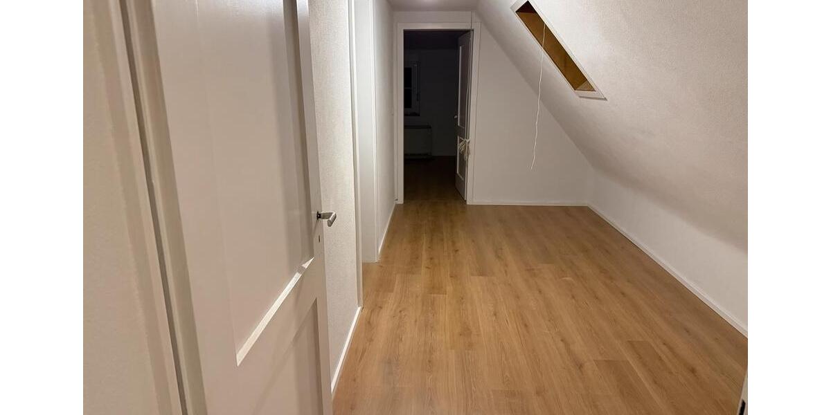 Etagenwohnung Aalen Ebnat - 7 Zimmer, 150 m&sup2;, 2.000&euro; | Angebot:25300800