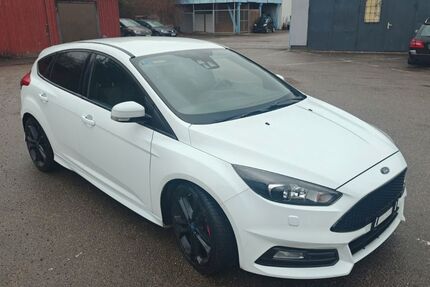 Ford Focus 97.692 km 12.200 &euro; Mögglingen 73563