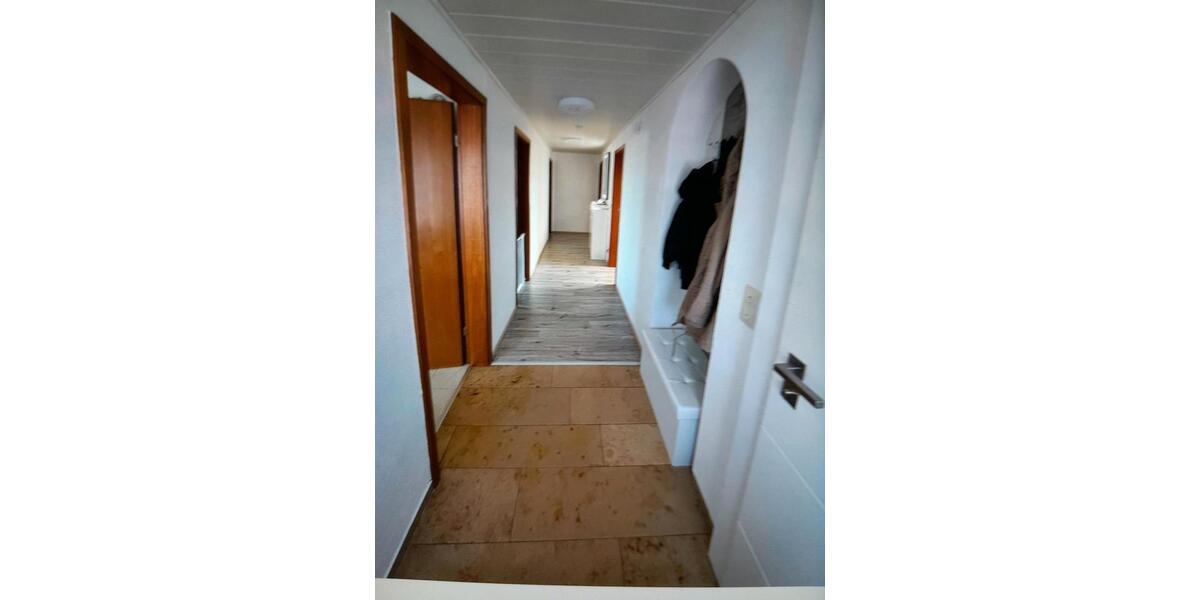 Dachgeschoßwohnung Unterschneidheim - 3 Zimmer, 90 m&sup2;, 890&euro; | Angebot:24704744