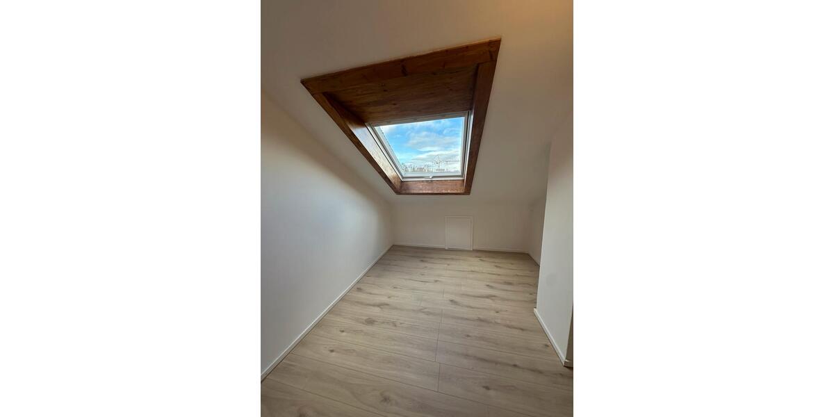 Dachgeschoßwohnung Aalen Dewangen - 3 Zimmer, 71 m&sup2;, 1.050&euro; | Angebot:26356173