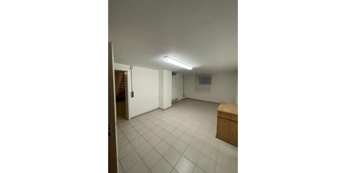 Einfamilienhaus Ellwangen (Jagst) - 5 Zimmer, 120 m&sup2;, 1.150&euro; | Angebot:25980752