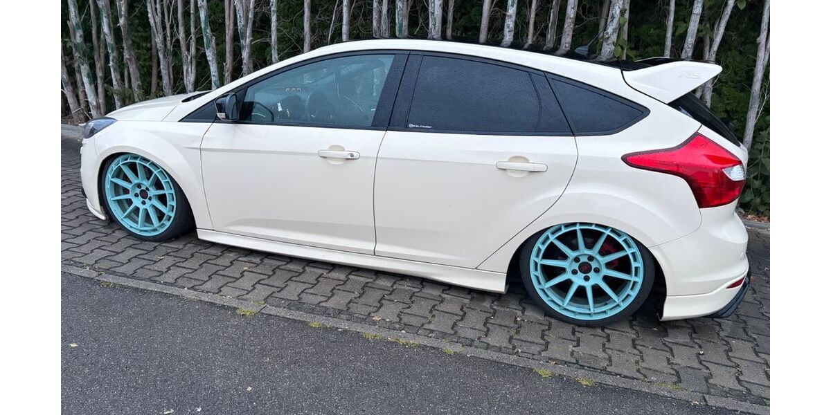 Ford Focus 76.500 km 14.900 &euro; Herbrechtingen 89542