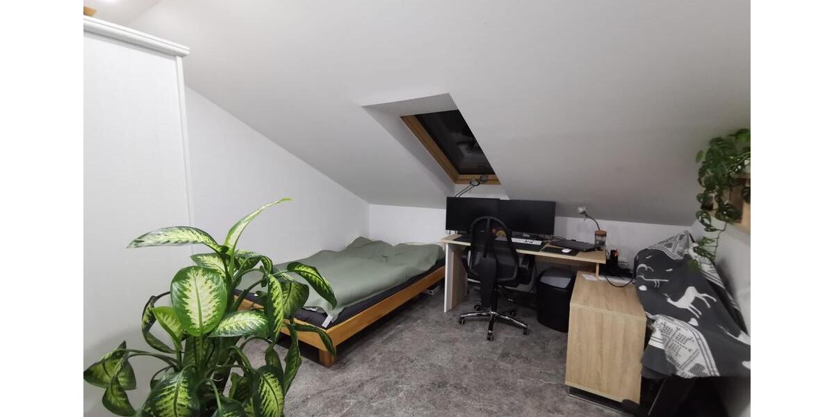 Dachgeschoßwohnung Essingen - 3 Zimmer, 90 m&sup2;, 850&euro; | Angebot:26681912