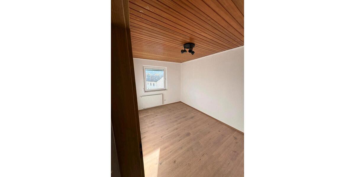 Reihenhaus Oberkochen - 5 Zimmer, 101 m&sup2;, 1.000&euro; | Angebot:27617671