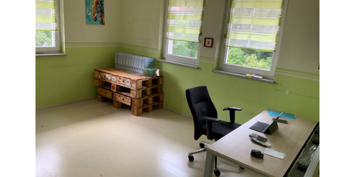 Einfamilienhaus Bopfingen - 6 Zimmer, 260 m&sup2;, 2.400&euro; | Angebot:25845679