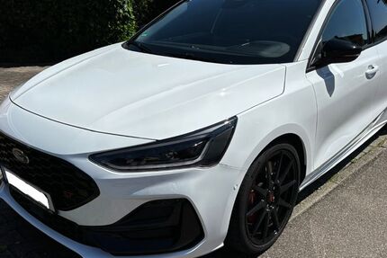 Ford Focus 16.000 km 31.900 &euro; Königsbronn 89551