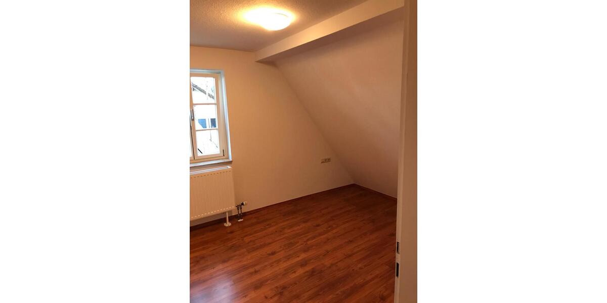 Dachgeschoßwohnung Alfdorf - 2.5 Zimmer, 71 m&sup2;, 880&euro; | Angebot:26341789