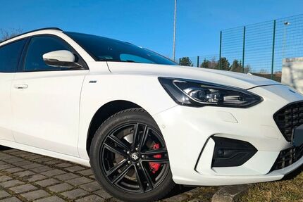 Ford Focus 94.500 km 16.990 &euro; Rosenberg 73494