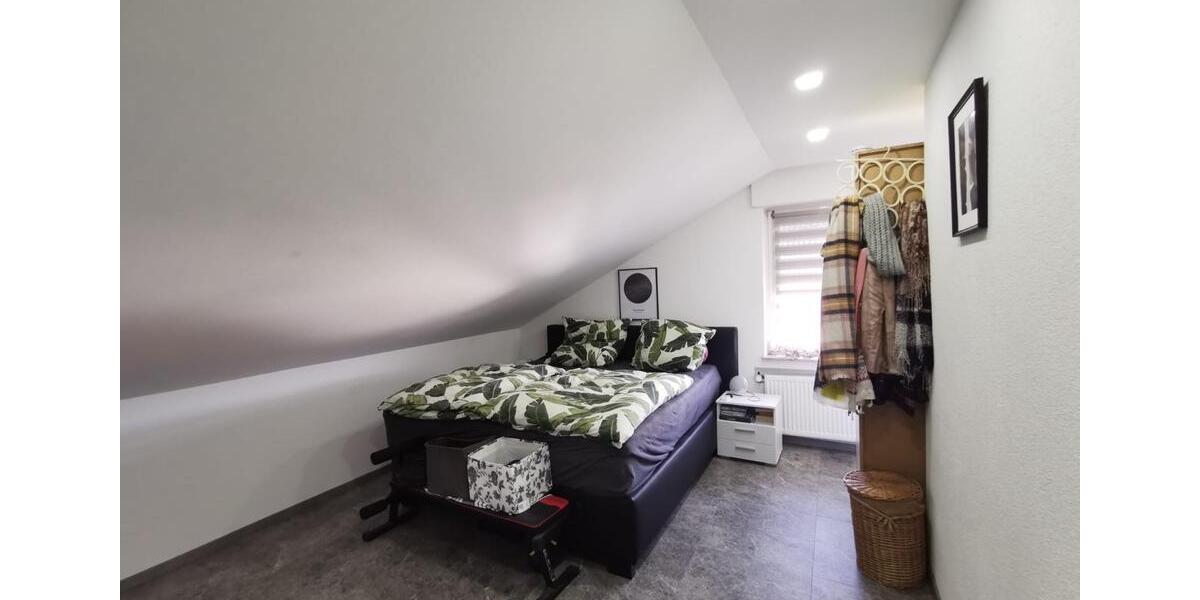 Dachgeschoßwohnung Essingen - 3 Zimmer, 90 m&sup2;, 850&euro; | Angebot:26681912
