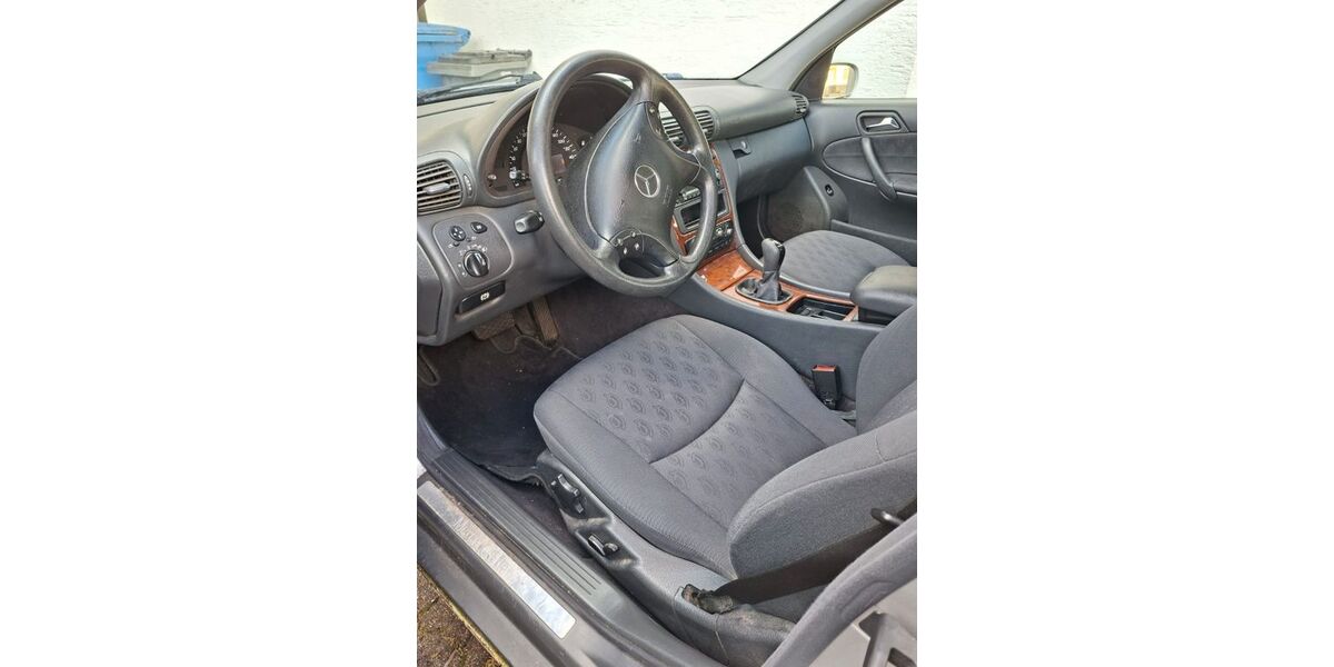 Mercedes-Benz 270 277.949 km 2.200 &euro; Tannhausen 73497