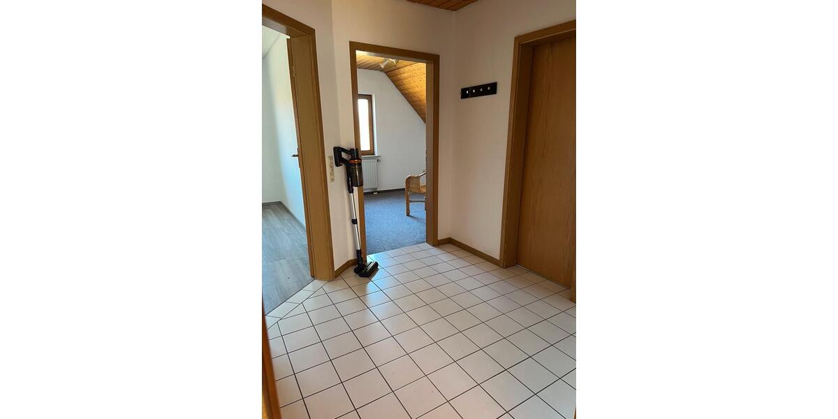 Dachgeschoßwohnung Stimpfach - 3 Zimmer, 85 m&sup2;, 800&euro; | Angebot:26007809