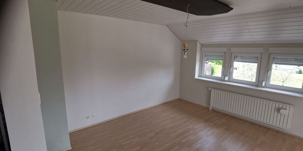 Moderne 4,5-Zimmer Dachgeschosswohnung mit Balkon & EBK - Appartement Schwäbisch Gmünd Bargau | Angebot:27492971